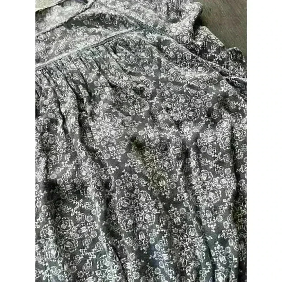 American Eagle Cropped Floral Damask Flutter Sleeve Blouse Top Size Large Blue - Picture 5 of 8